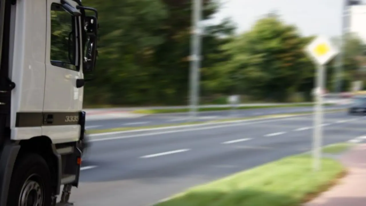 Vrachtwagens worden geweerd uit dorp: 'Veiliger voor fietsers en wandelaars'