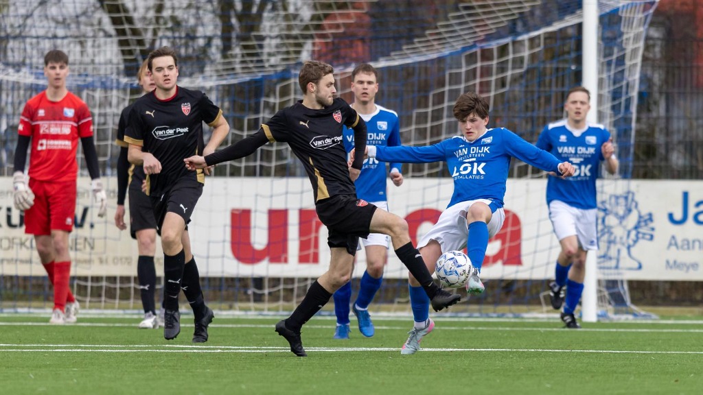 NSV'46 verslaat oude ploeg van Arjen Linstra